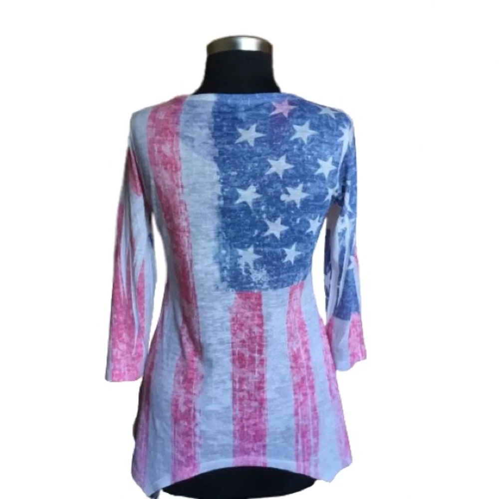Reba Patriotic Top Rhinestone Stars 3/4 Sleeves Sharkbite Hem Size Small - Picture 4 of 6